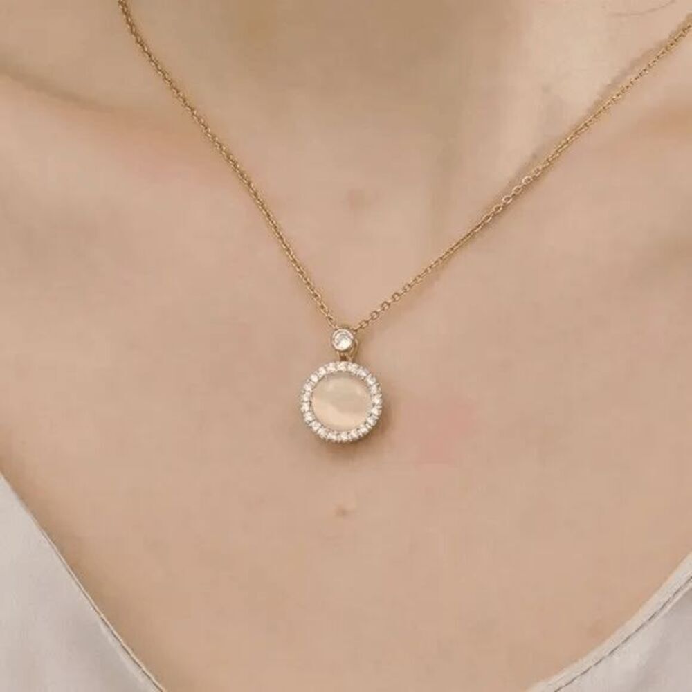 221 Round Elegant Pendant Necklace 15$
